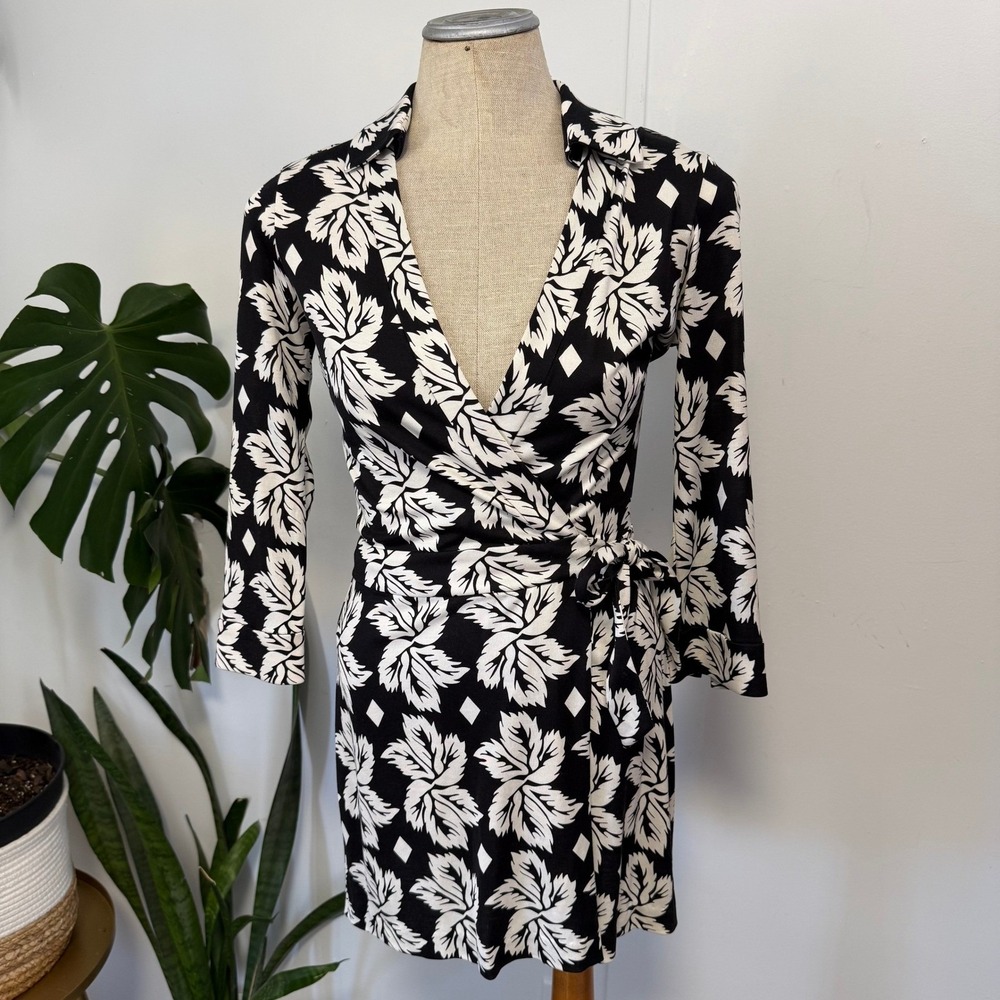 Diane von Furstenberg‎ Wrap Romper Womens 4 Black White Silk Celeste Leaf Print - Picture 2 of 14